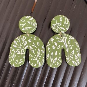 🪴 Boho Green Floral Clay Earrings 🪴